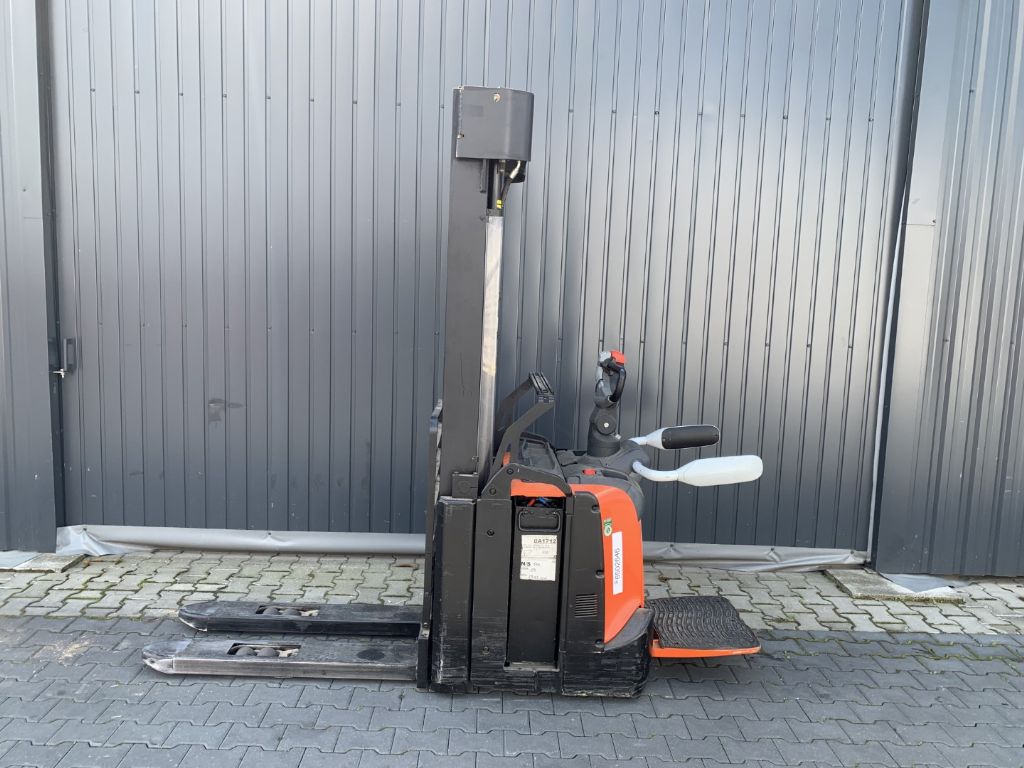 BT SPE160L High Lift stacker www.superlift-forklift.com