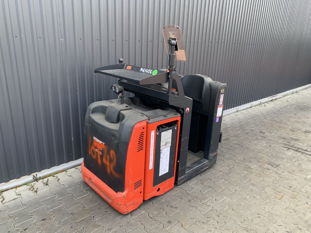 Linde V08-02 Low Level Order Picker www.superlift-forklift.com