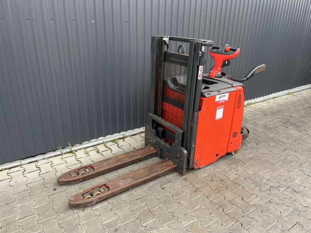 Linde D12AP Stand-on stacker www.superlift-forklift.com