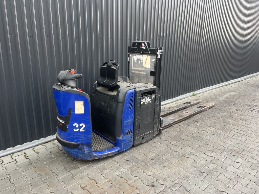 Linde N20LoL Low Level Order Picker www.superlift-forklift.com