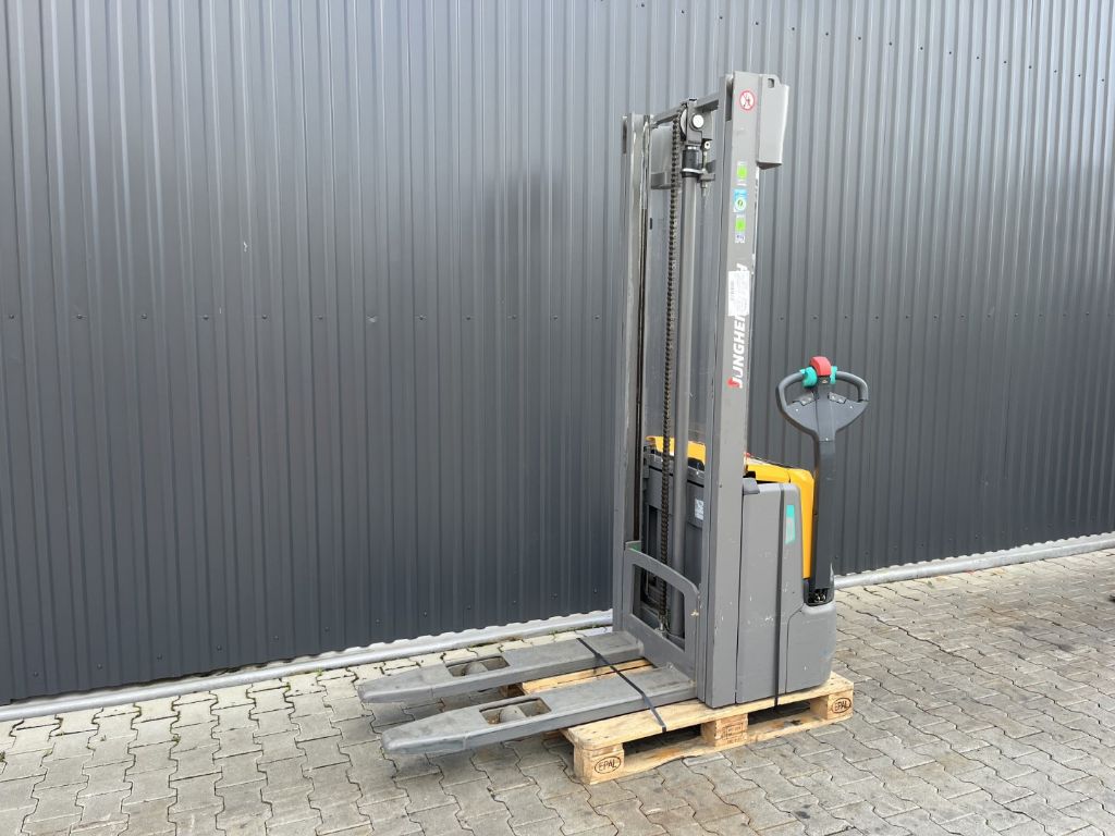 Jungheinrich EJC112 Deichselstapler www.superlift-forklift.com