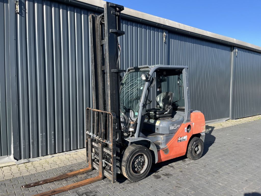 Toyota 8FDF30 Diesel Forklift www.superlift-forklift.com