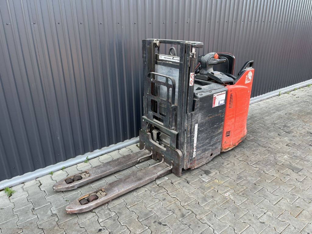 Linde D12SP Fahrerstandstapler www.superlift-forklift.com