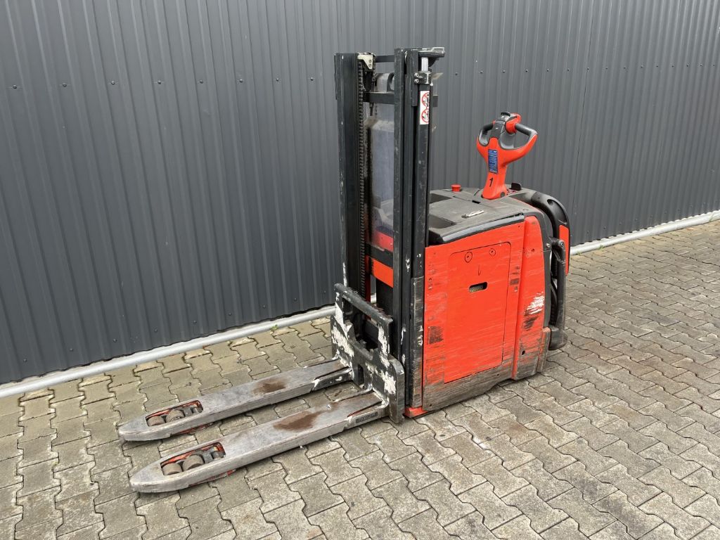 Linde D10AP Stand-on stacker www.superlift-forklift.com