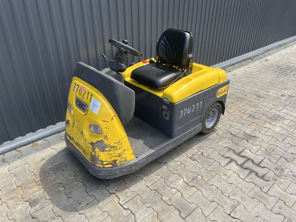 DEC BULL 2N Tow Tractor www.superlift-forklift.com