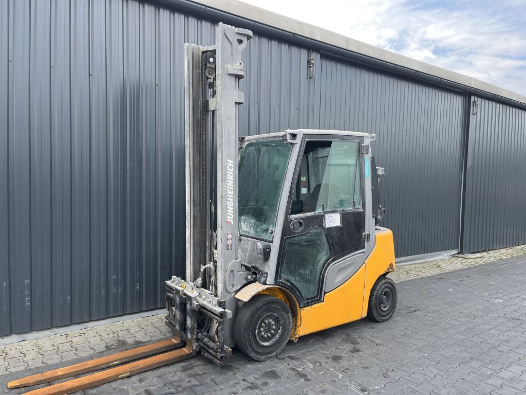 Jungheinrich TFG425s Treibgasstapler www.superlift-forklift.com