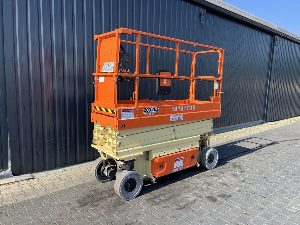 JLG 2032ES Scherenarbeitsbhne www.superlift-forklift.com