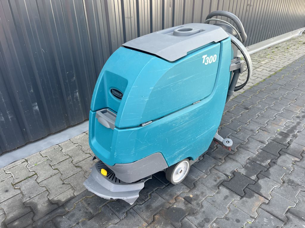 Tennant T300 Scheuersaugmaschine www.superlift-forklift.com