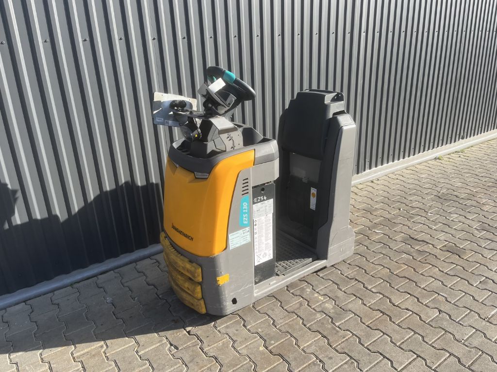 Jungheinrich EZS130 Schlepper www.superlift-forklift.com