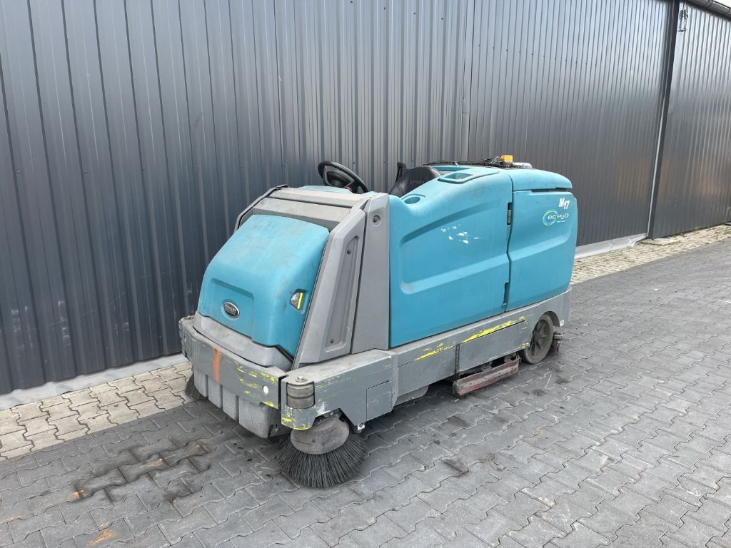 Tennant M17 Sweepers and vacuum cleaning machine www.superlift-forklift.com