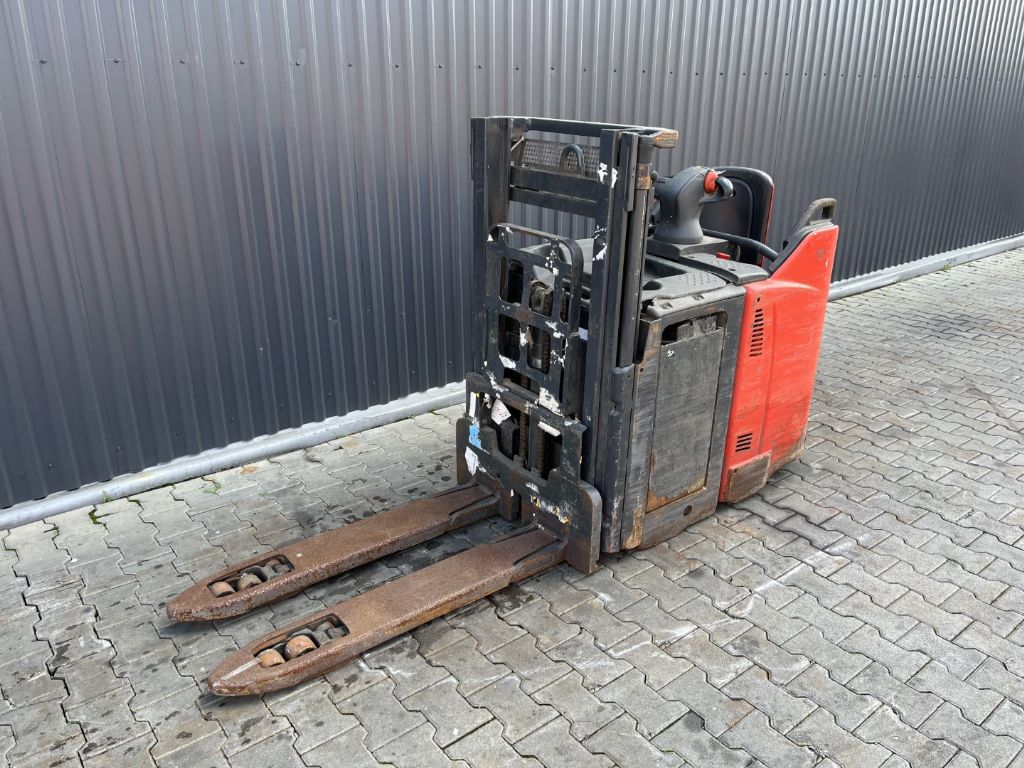 Linde D12PHSP Stand-on stacker www.superlift-forklift.com
