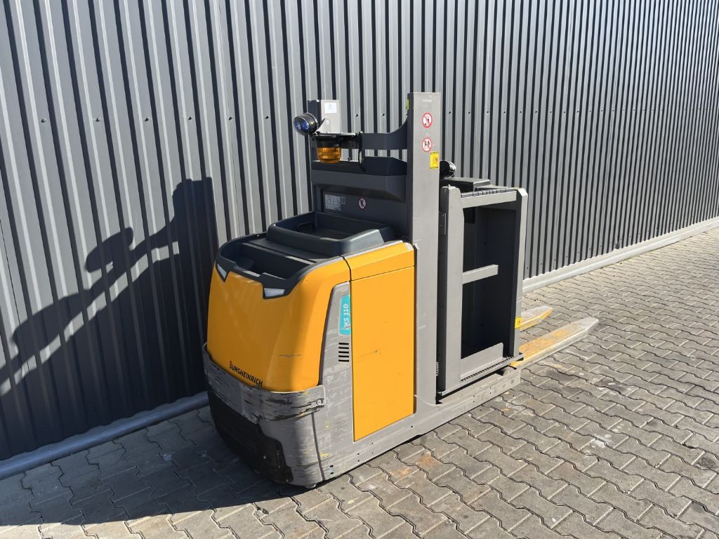Jungheinrich EKS110 Medium Lift Order Picker www.superlift-forklift.com