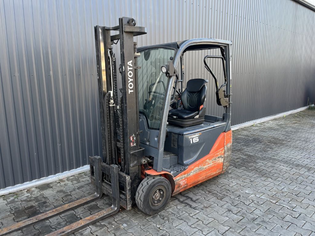 Toyota 8FBE16T Electric 3-wheel forklift www.superlift-forklift.com