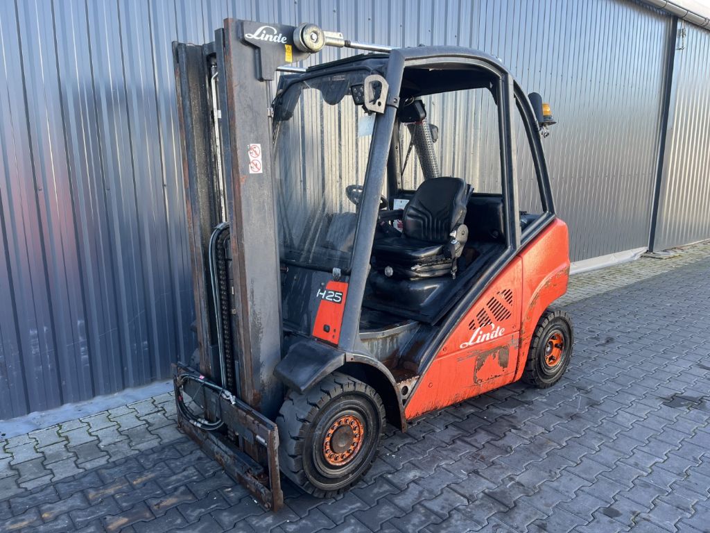 Linde H25D-01 Dieselstapler www.superlift-forklift.com