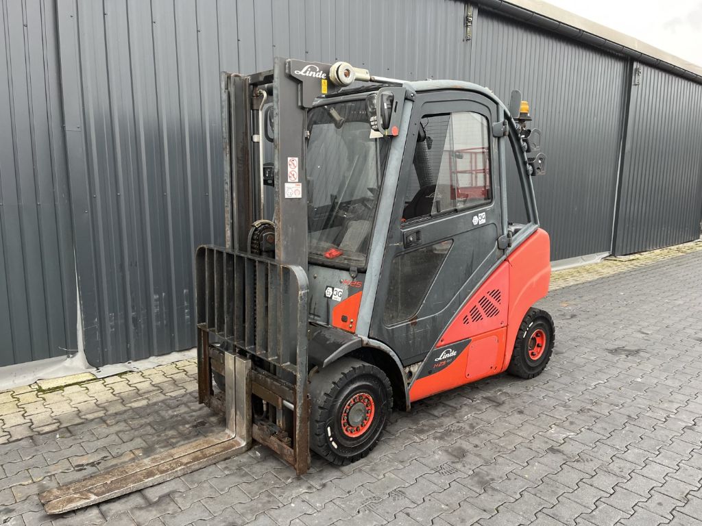 Linde H25D-02 Dieselstapler www.superlift-forklift.com