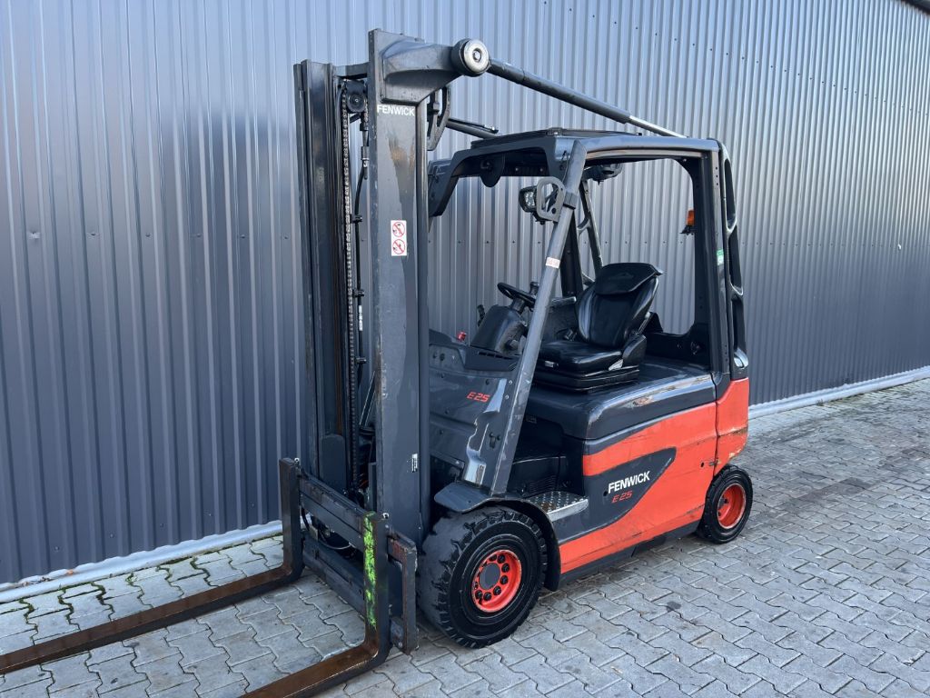 Linde E25-01 Electric 4-wheel forklift www.superlift-forklift.com