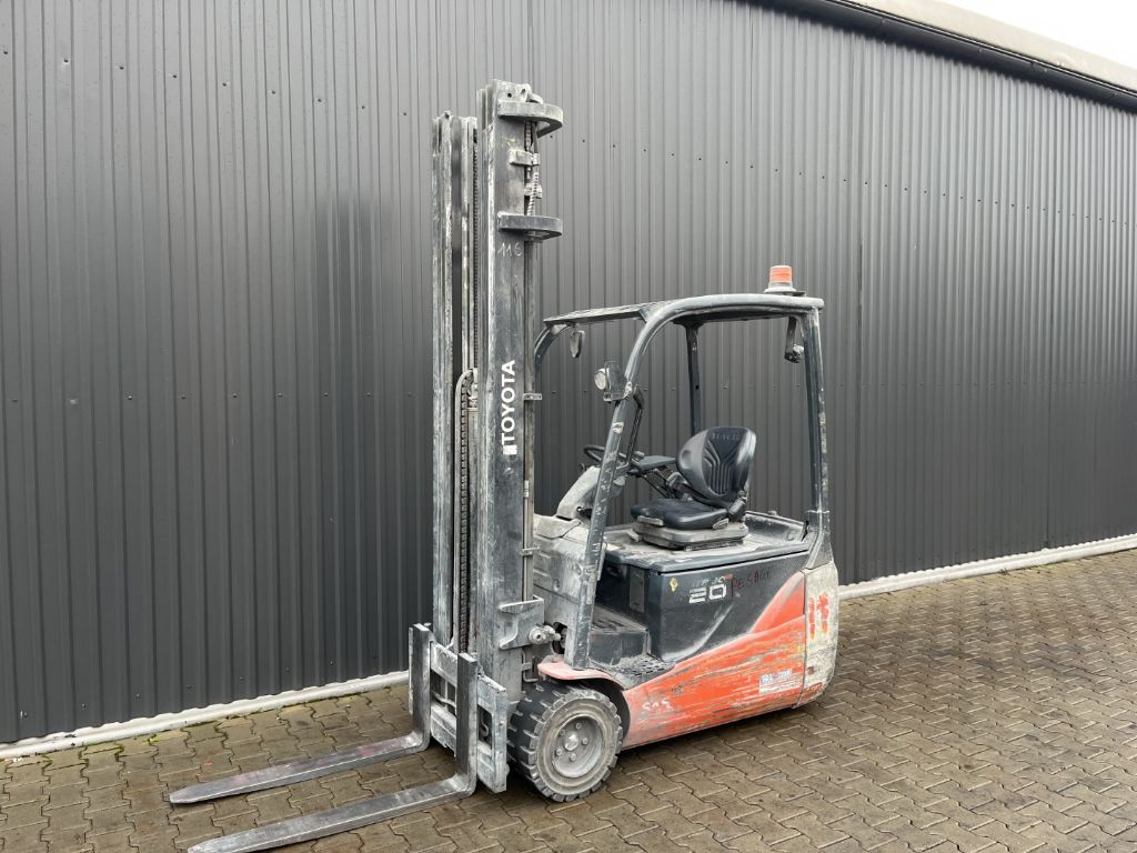Toyota 8FBE20T Electric 3-wheel forklift www.superlift-forklift.com