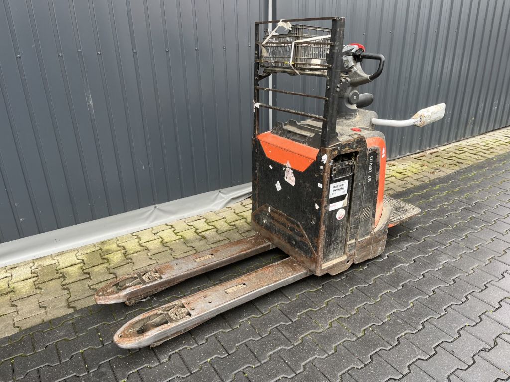 Toyota LPE200 Electric Pallet Truck www.superlift-forklift.com