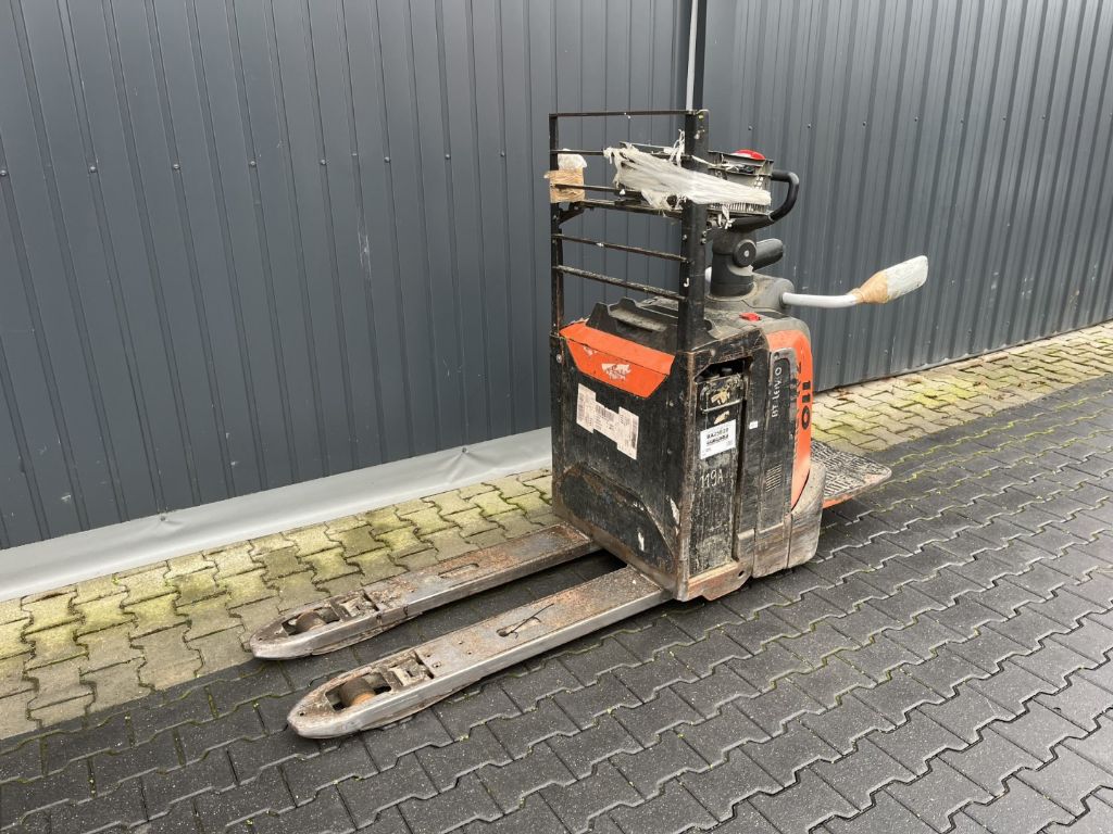 BT LPE200 Electric Pallet Truck www.superlift-forklift.com