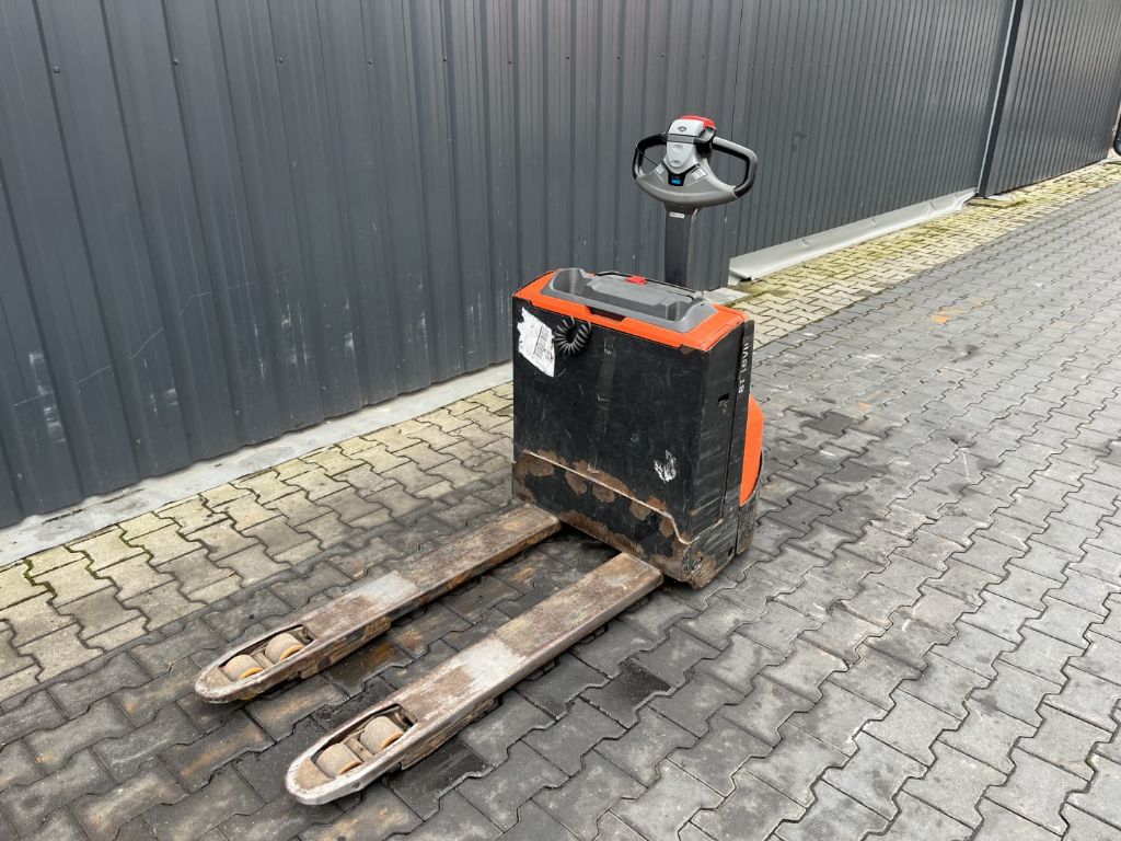 BT LWE140 Electric Pallet Truck www.superlift-forklift.com
