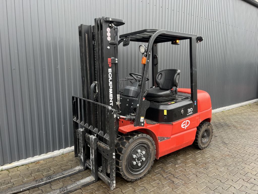 EP EFL302 Electric 4-wheel forklift www.superlift-forklift.com