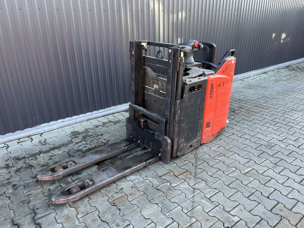 Linde D12HPSP Fahrerstandstapler www.superlift-forklift.com