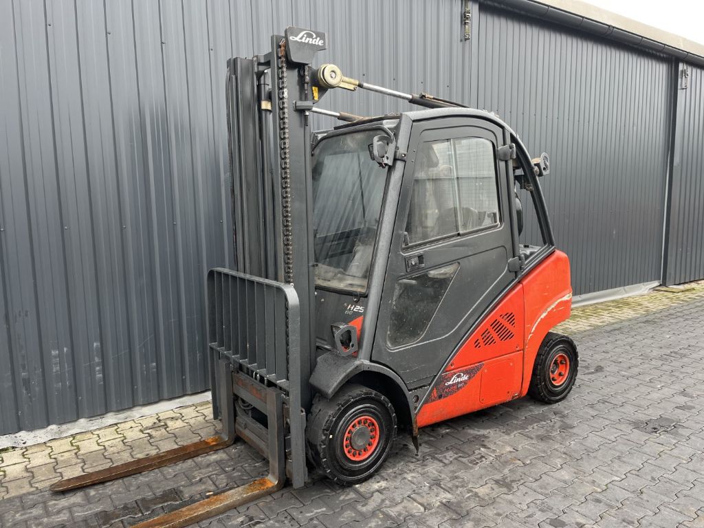 Linde H25D-02 Dieselstapler www.superlift-forklift.com