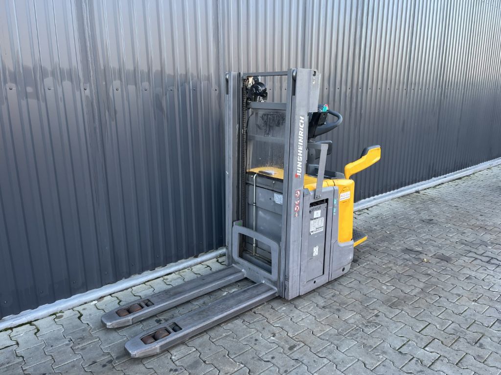 Jungheinrich ERC214z Fahrerstandstapler www.superlift-forklift.com