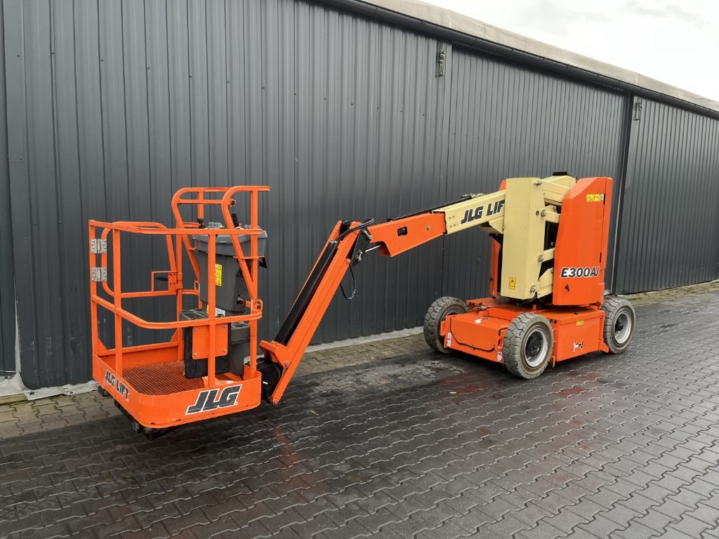 JLG E300AJ Gelenkarbeitsbhne www.superlift-forklift.com