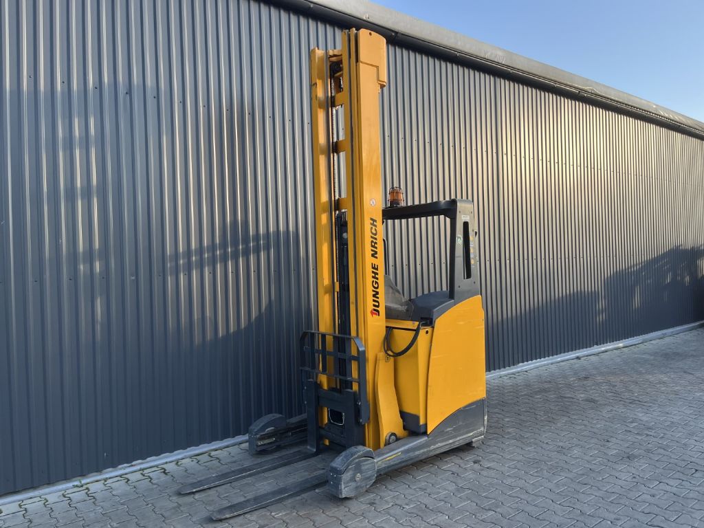 Jungheinrich ETV214 Schubmaststapler www.superlift-forklift.com