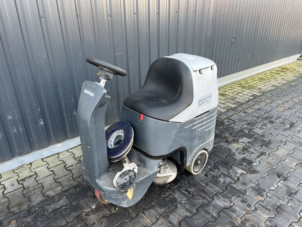 Nilfisk BR652 Sscrubber-dryer www.superlift-forklift.com