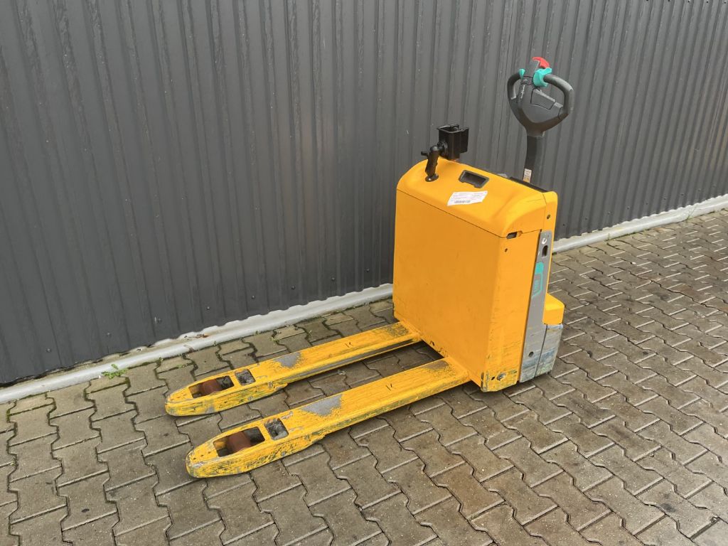 Jungheinrich EJE114 Electric Pallet Truck www.superlift-forklift.com