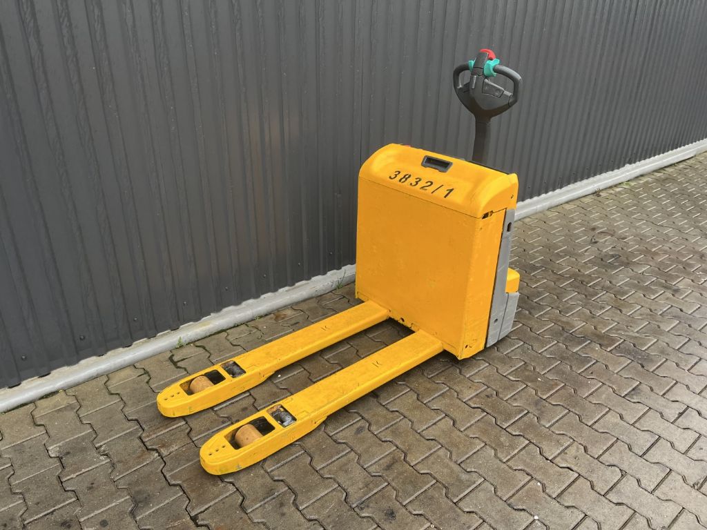 Jungheinrich EJE114 Electric Pallet Truck www.superlift-forklift.com