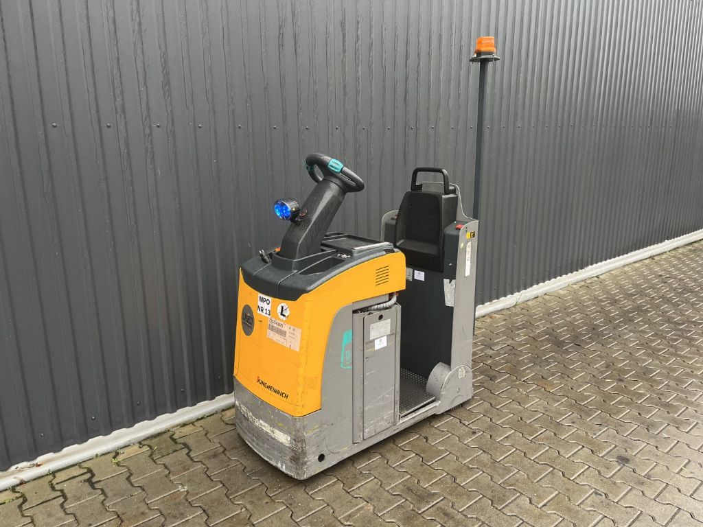 Jungheinrich EZS130 Schlepper www.superlift-forklift.com