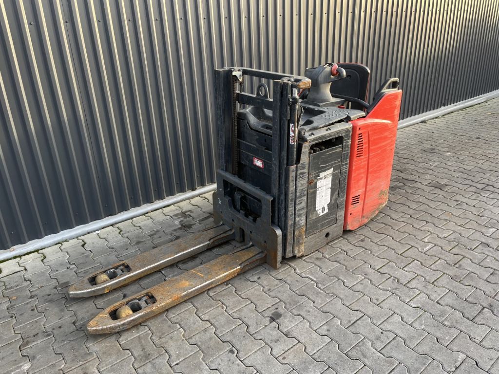 Linde D12SP Fahrerstandstapler www.superlift-forklift.com