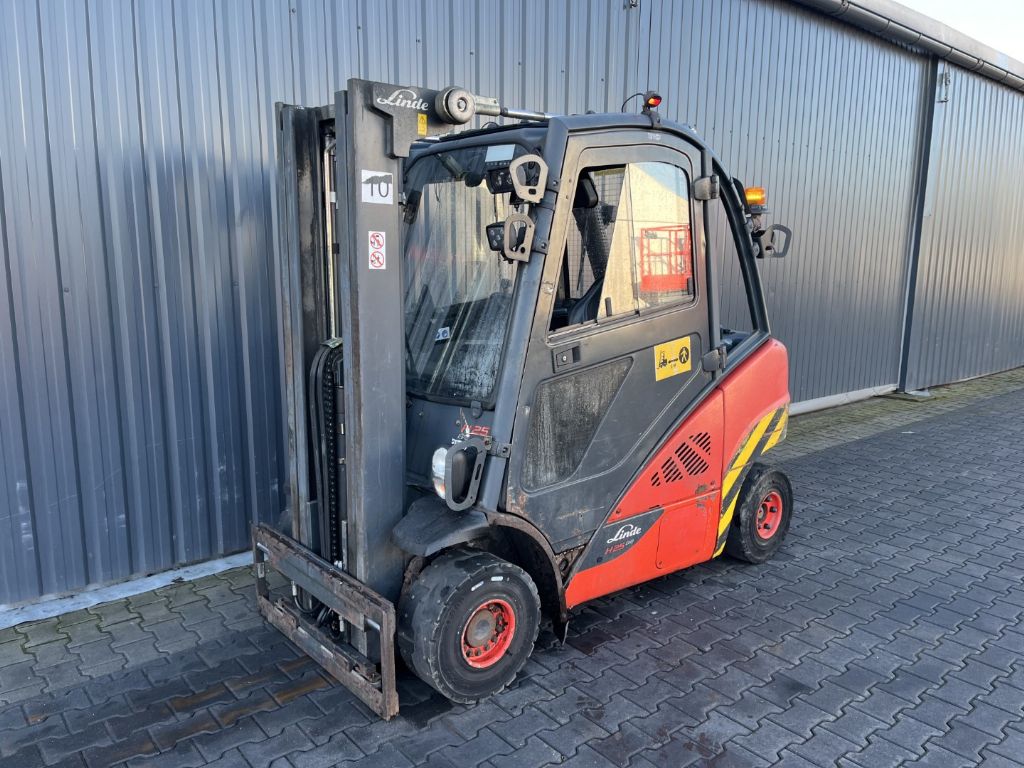 Linde H25D-02 Dieselstapler www.superlift-forklift.com