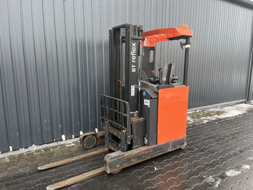 Toyota RRE140M Reach Truck www.superlift-forklift.com