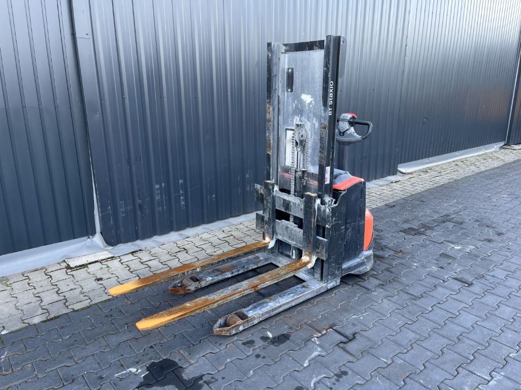 BT SWE120S Pedestrian Stacker www.superlift-forklift.com