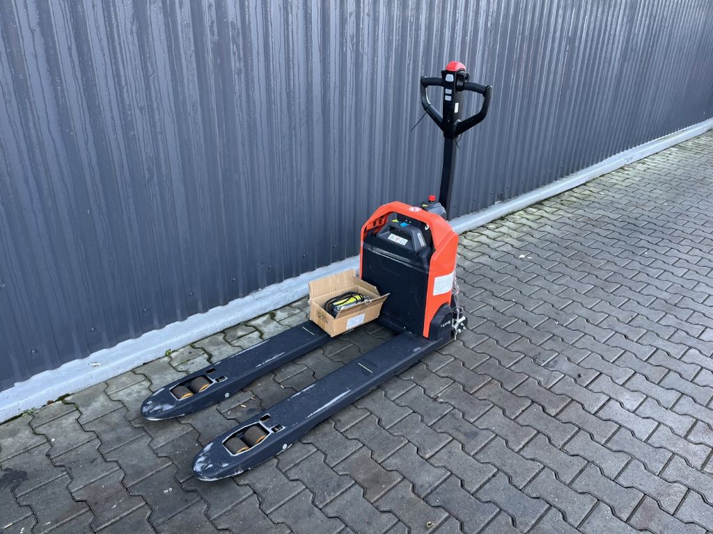 BT LHE130 Electric Pallet Truck www.superlift-forklift.com