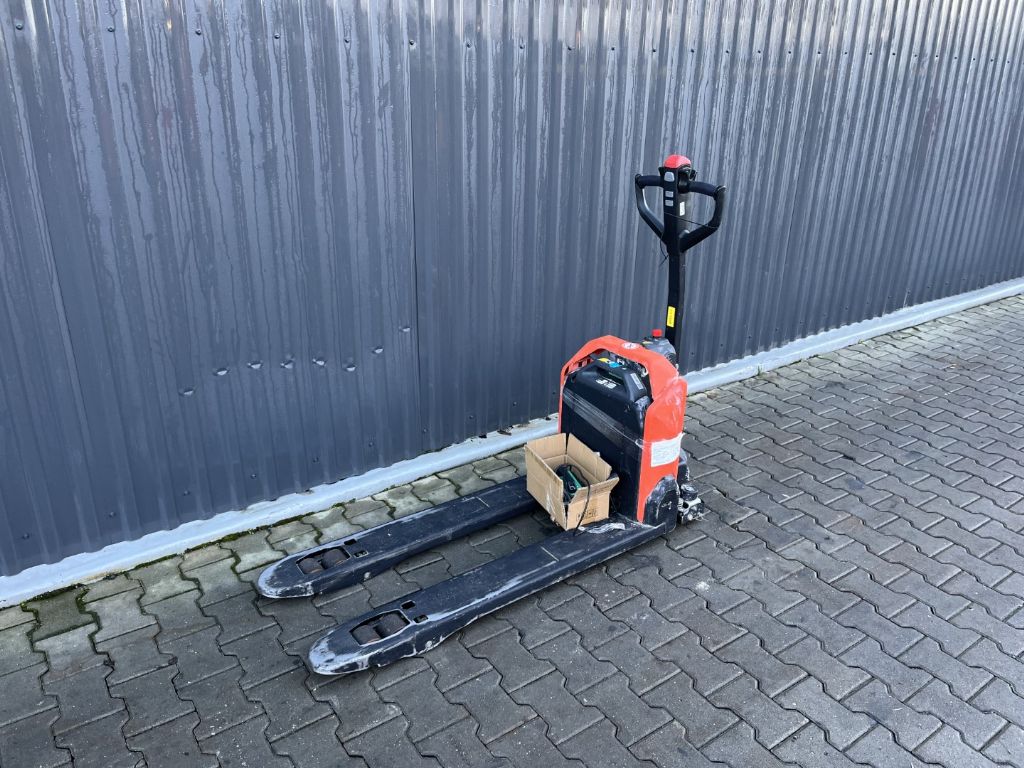 BT LHE130 Electric Pallet Truck www.superlift-forklift.com