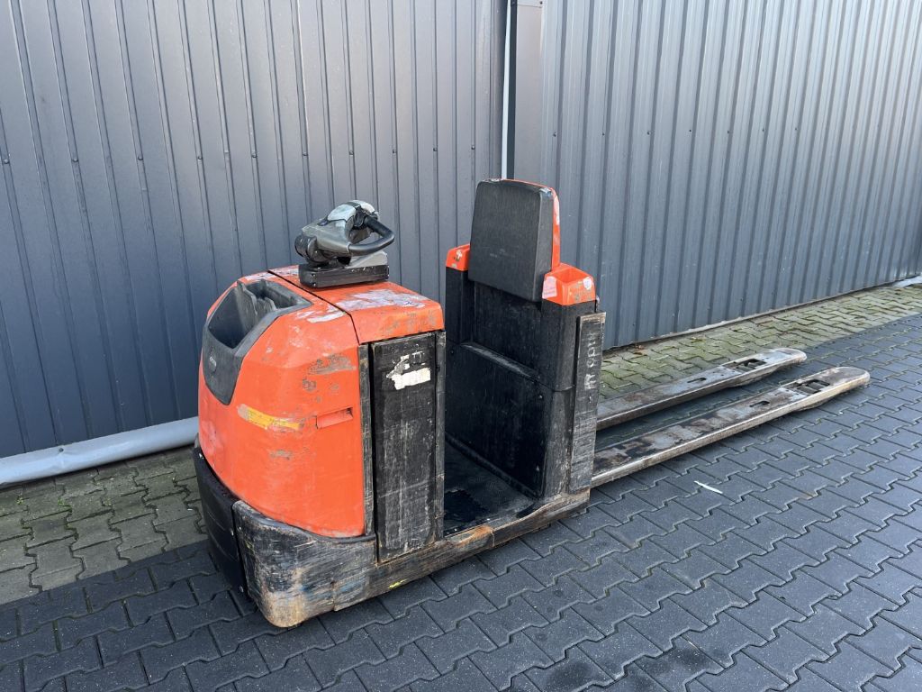 BT OSE250 Low Level Order Picker www.superlift-forklift.com