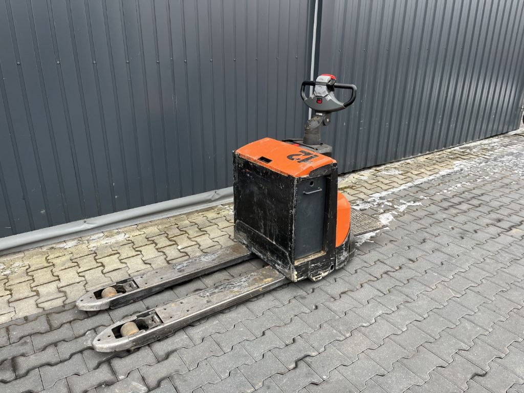 BT LWE200 Niederhubwagen www.superlift-forklift.com