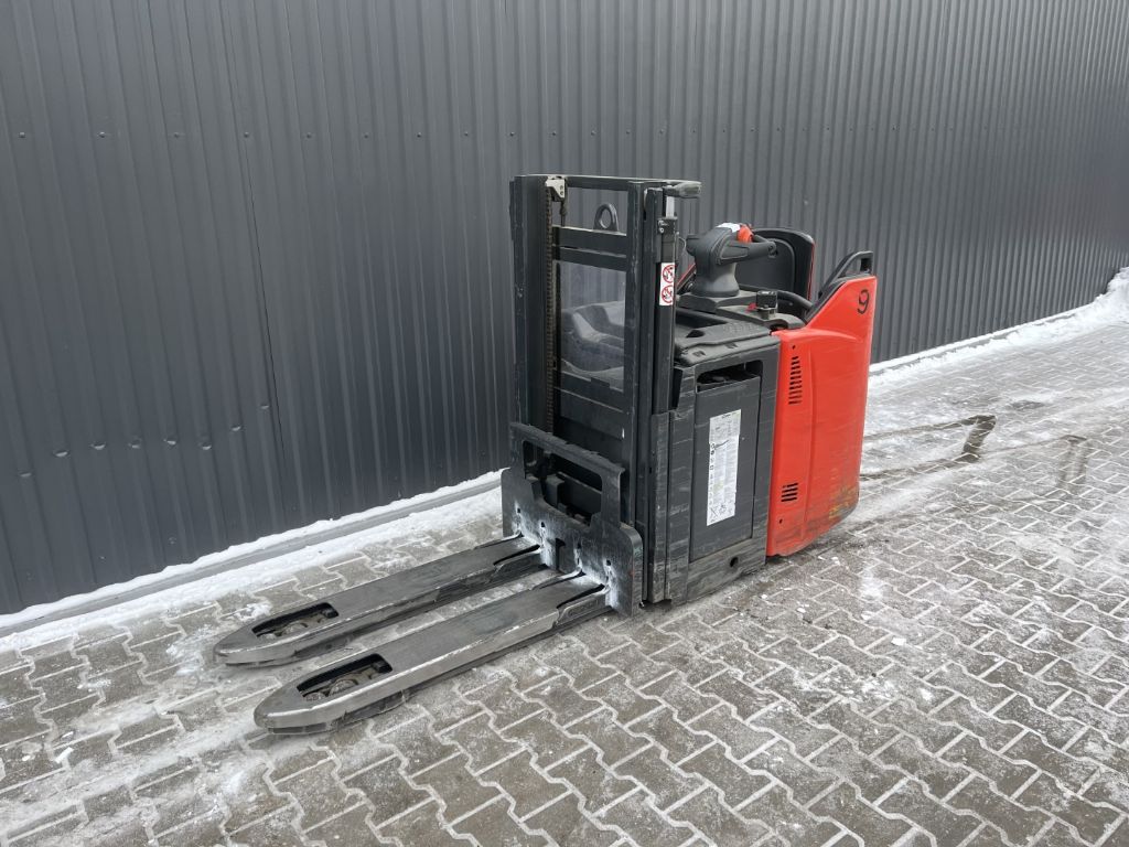 Linde D12SP Stand-on stacker www.superlift-forklift.com