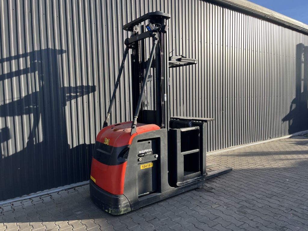Linde V10 Medium Lift Order Picker www.superlift-forklift.com