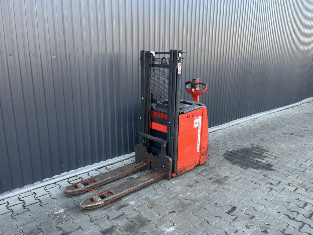 Linde D10 Pedestrian Stacker www.superlift-forklift.com
