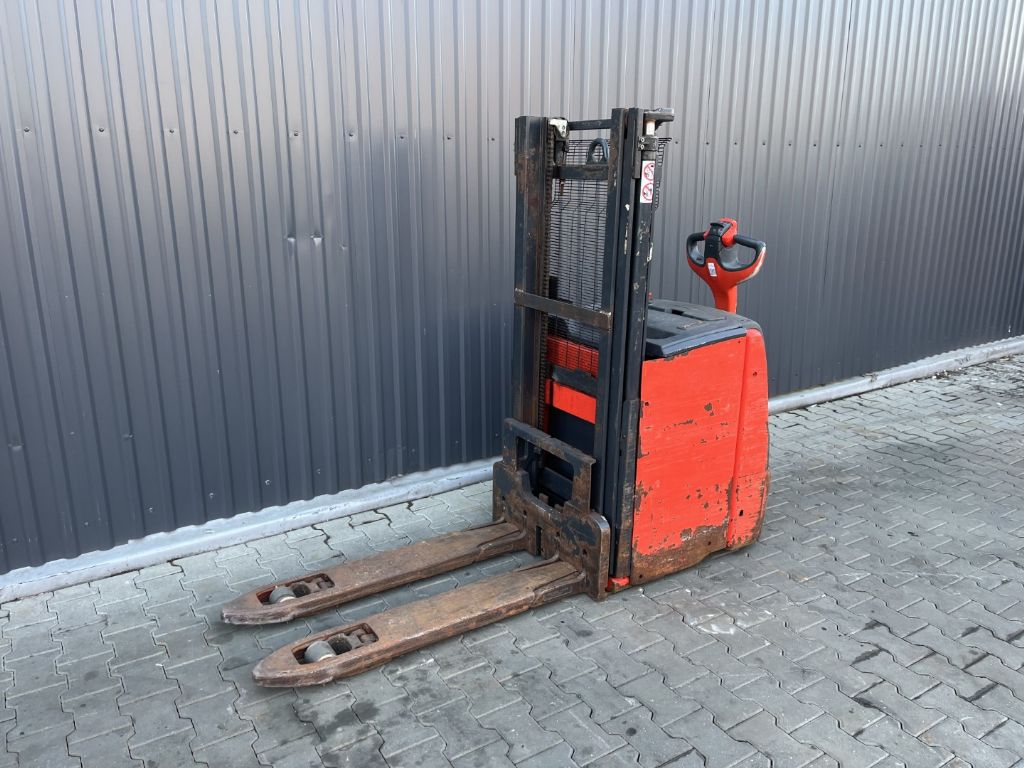 Linde D10 Pedestrian Stacker www.superlift-forklift.com
