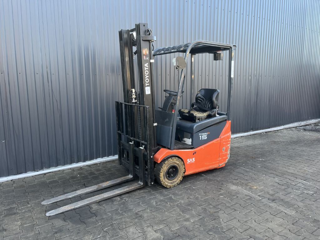 Toyota 7FBEST15 Elektro 3 Rad-Stapler www.superlift-forklift.com