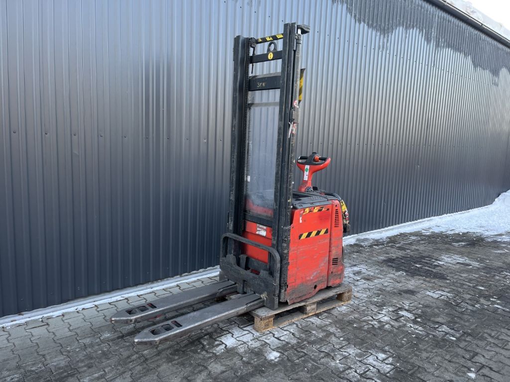 Linde L12LAP Stand-on stacker www.superlift-forklift.com