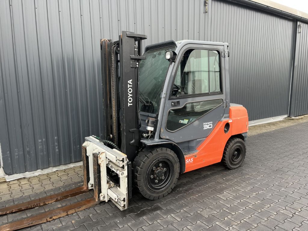Toyota 8FDF30 Dieselstapler www.superlift-forklift.com