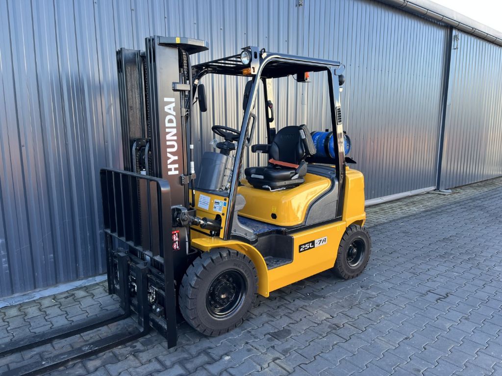 Hyundai 25L-7A LPG Forklifts www.superlift-forklift.com